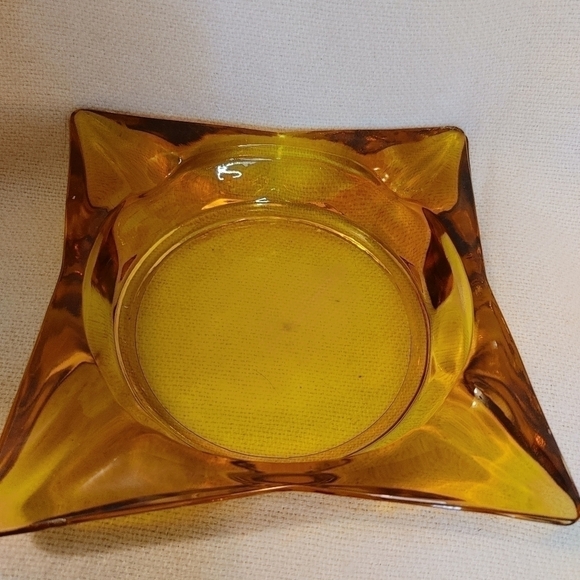 Vintage Amber Glass Set of Ashtrays - Picture 2 of 10